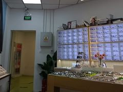 -天空之镜眼镜店蔡司依视路配镜授权零售店(望京颐堤港店)