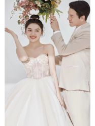 -不晚国际婚纱礼服