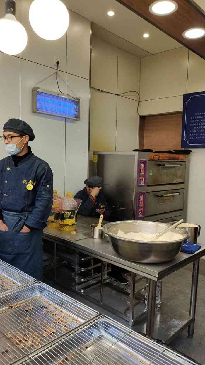 忆南诏·粑粑坊(武林路店)-"在武林路上,旁边是一家糖水铺,看这家排队