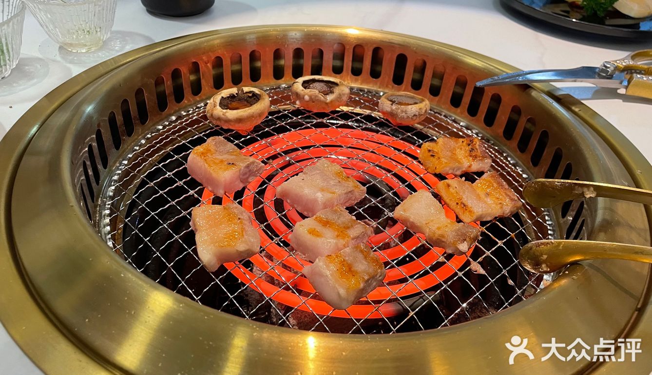 油脂又在口中爆开，过瘾到爆！鹅肝炒饭也是一绝