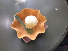 -莓园冰淇淋店