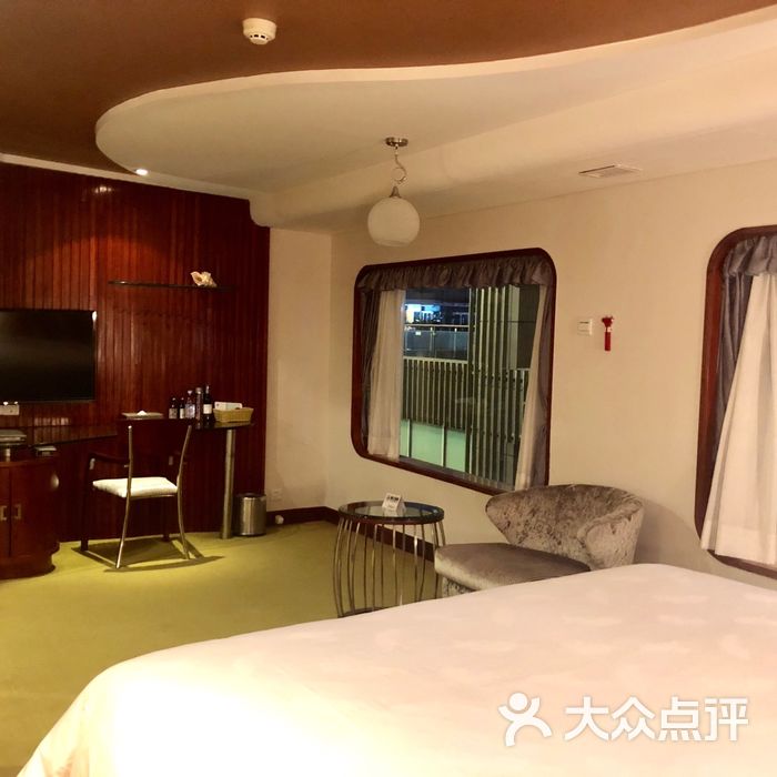 鸿隆明华轮酒店