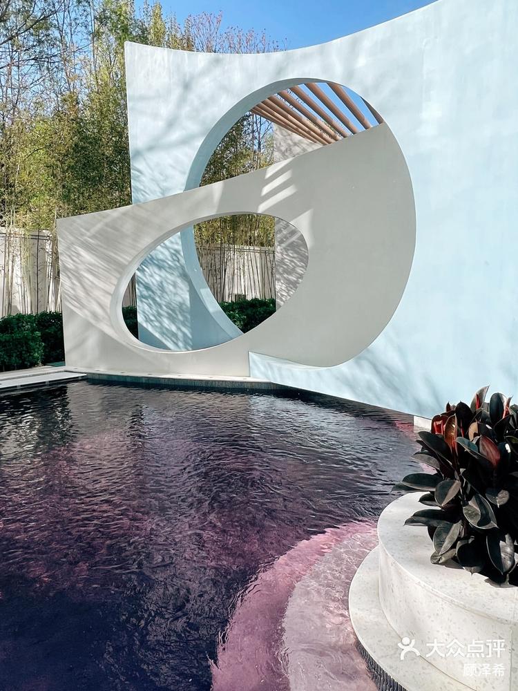 顾泽希 2023年8月12日 关注 朋友说它是朝阳zui有氛围感的温泉…… 就