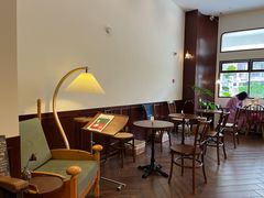 -Café Monson