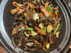 烟熏腊味炒鹿茸菇-云海肴·汽锅鸡·云南代表菜(天山百盛优客店)
