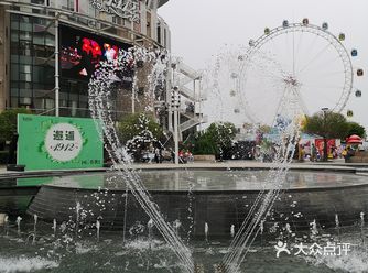 做个小火车或者摩天轮。在沙坑里，就可以玩好半天啦