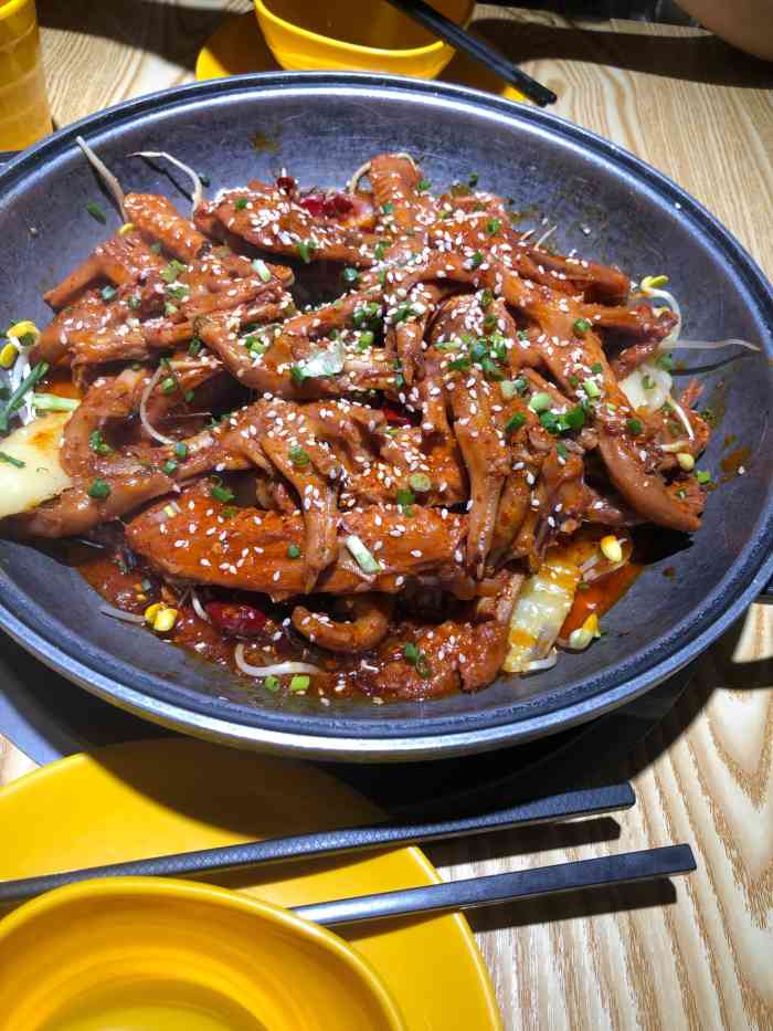 丫恋锅鸭爪爪(鸿通城店)-"[薄荷]环境: 环境优美,里面有不同风格.