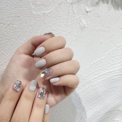 -花岐款式专研健康美甲沙龙