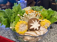 蔬菜拼盘-云荷里·蒸汽石锅鱼·云南菜(中发百旺店)