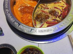 鸳鸯锅-钢管厂五区小郡肝串串香火锅(人民广场店)