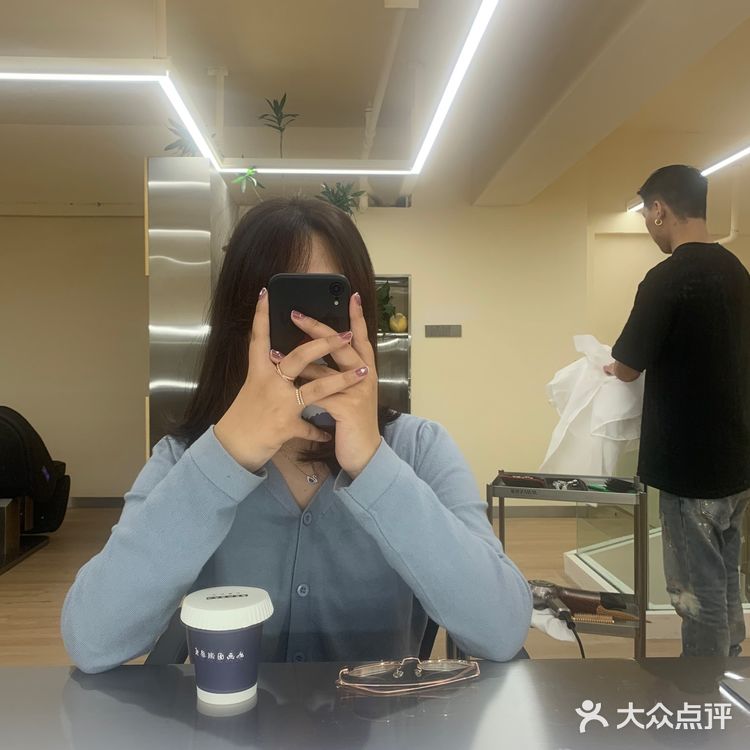 这家理发店有个小哥哥超级帅