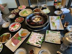 -茅草房·河畔园林火锅