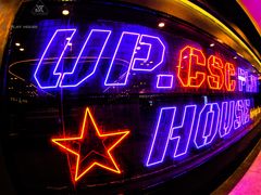 -UP嘻哈酒吧(粉巢店)