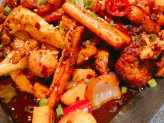 -沪小二炭火蛙锅(淮海中路美食不夜城店)