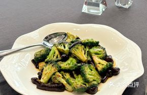 Sautéed Broccoli with Red Mushrooms