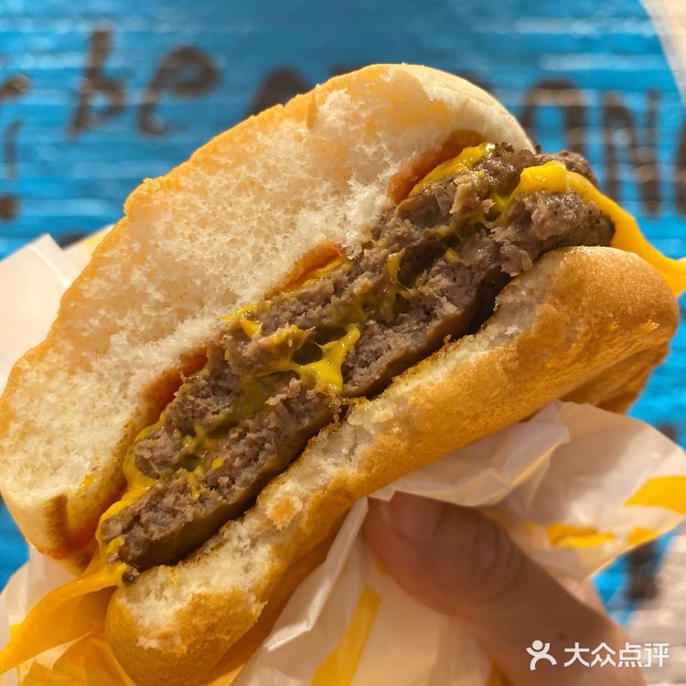 麦当当新品派！还有海绵宝宝套餐！玩具让我有点失望...