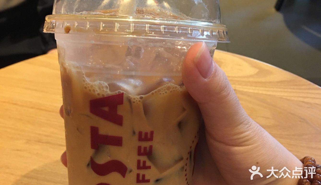 喜欢喝costa的拿铁☕️因为牛奶和咖啡的分层真的好看