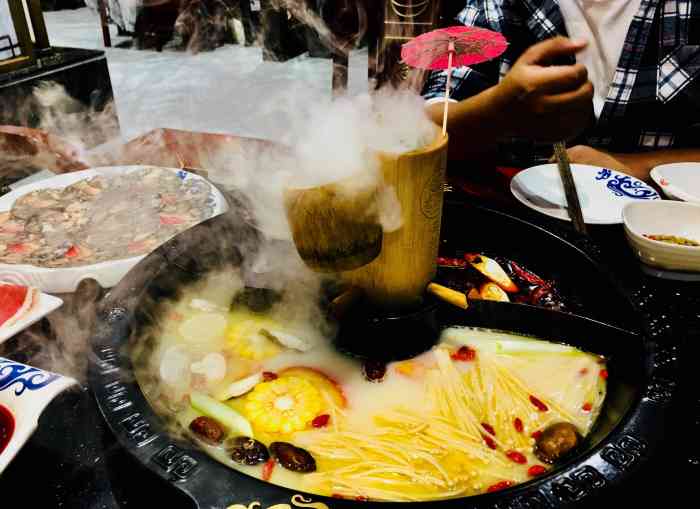 李香蓝火锅(万科广场店)-"李香蓝火锅位于万科广场外街二楼,位置很好.