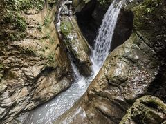 -龙水峡地缝景区