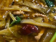 酸菜肉丝米线-越洋肖氏老米线(杨家坪店)