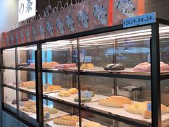 面包甜点陈列柜-奈雪的茶(深圳北站店)