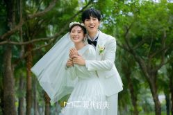 -现代经典婚纱摄影