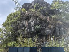 -高荡千年布依古寨旅游景区