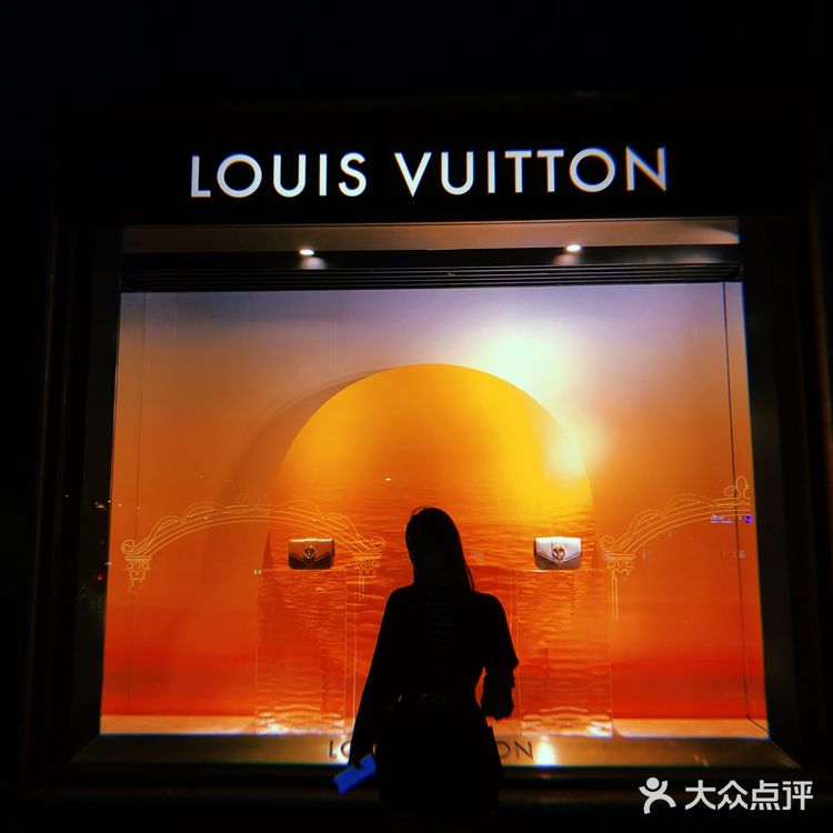 石家庄先天下广场的LV背景墙📸真的太好拍了🤷‍♀️⁉️