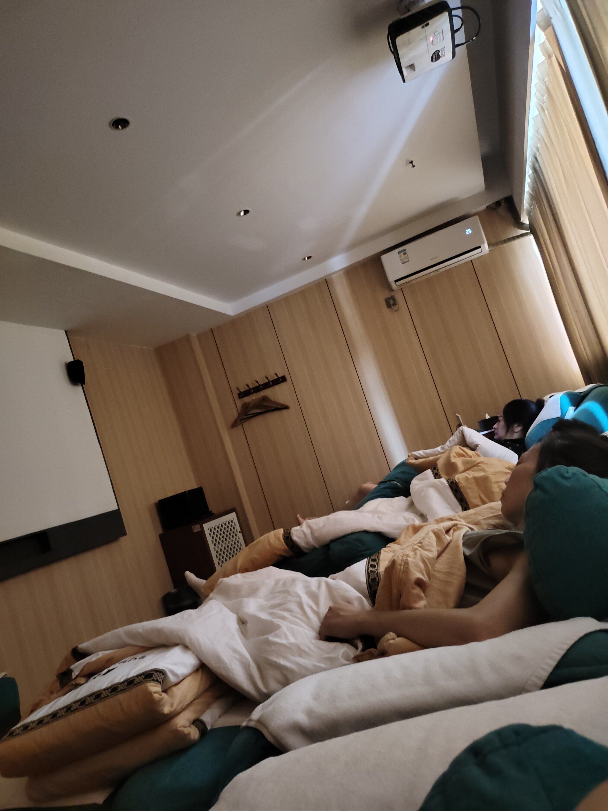 和朋友相约足疗馆