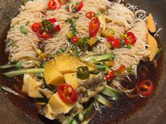 -鲜入唯煮·港式海鲜牛肉火锅(金宝街店)