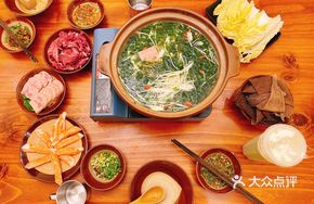 Hong Kong Style Clear Soup One Earth Eyebrow Pot