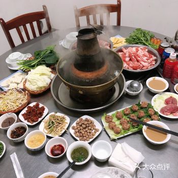 降温第一件事就是吃！火！锅！而且一定要是铜锅才有感觉