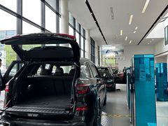 -上海宝信宝马4S店