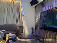 -密苏里·吖咪KTV火吧