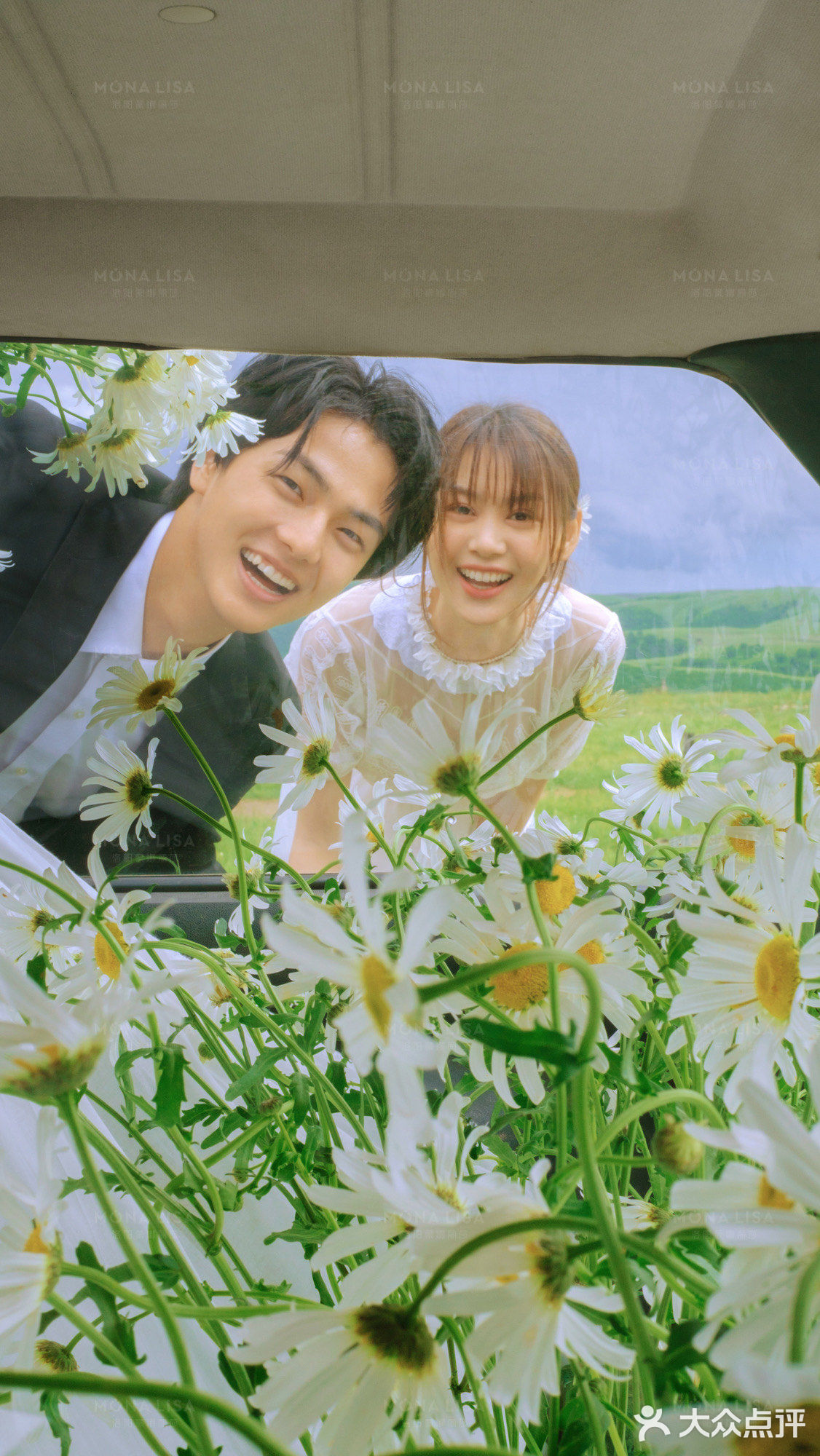 几束小雏菊就能拍出🌻日系电影感婚纱照