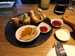 -HIGH FIVE哈福手工汉堡(桂林路店)