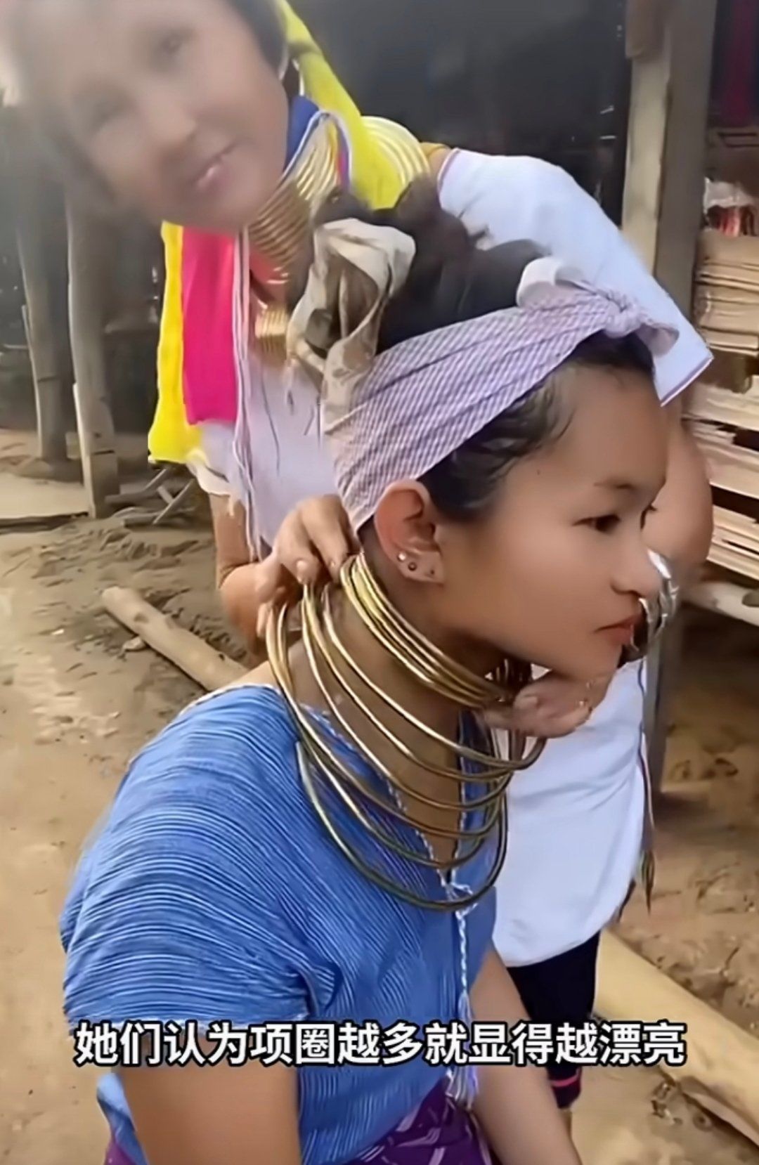 泰国长颈族女人一生只有两次机会取下项圈