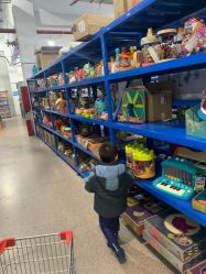 -逝水玩具折扣店