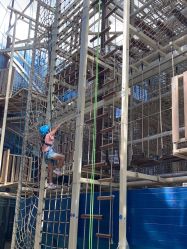 -PIPIKINGDOM皮皮王国欢乐号(欢乐海岸购物中心店)