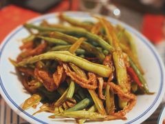 扁豆丝炒肥肠-七寻八找·胡同菜