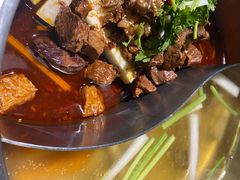 秘制鲜牛腩鸳鸯锅-今日炊牛·潮汕牛肉火锅(华采天地店)