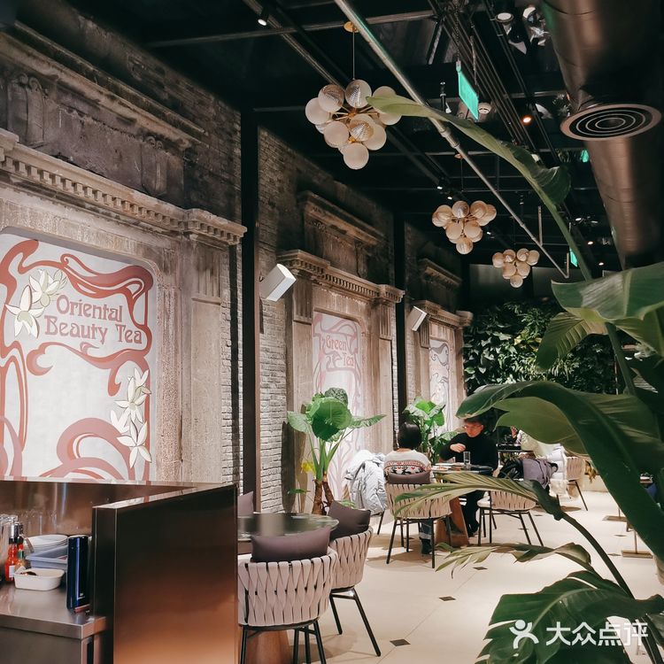    奶茶店也“玩火”[疑问]奶茶plus火锅，双倍的快落