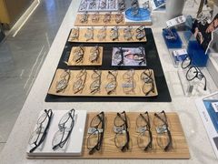 -视野联行眼镜·蔡司·尼康·豪雅·依视路(青浦宝龙店)