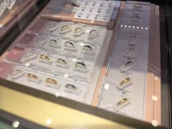 -周生生Chow Sang Sang(新世界店)
