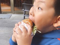 -The Habit Burger Grill 哈比特汉堡(爱琴海店)