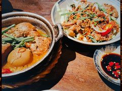 -Cuc Gach Quan Restaurant