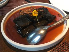 猴头菇鲍汁瑶柱扒制黑豆腐-肴约·花园式餐厅(湖里店)