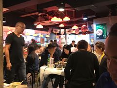 大堂-鲜入围煮花胶鸡海鲜火锅