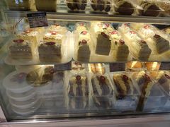 -白玉兰食品甜凤店(合生汇店)