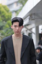 -一家只做男发烫染的店